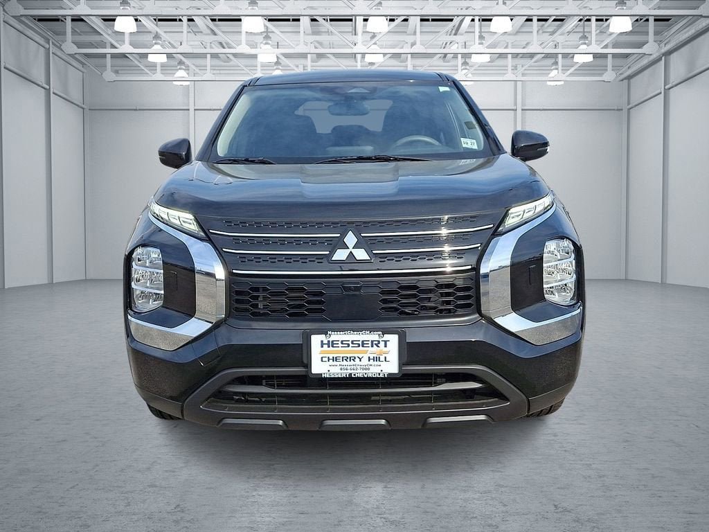 Used 2022 Mitsubishi Outlander ES image 3