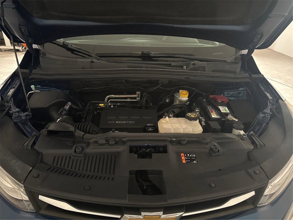 Used 2020 Chevrolet Trax LT w/ LT Convenience Package image 17