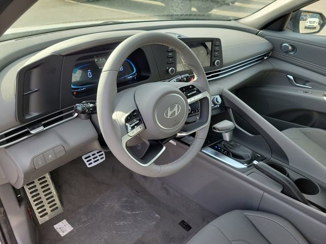 New 2026 Hyundai Elantra Sport FWD image 17