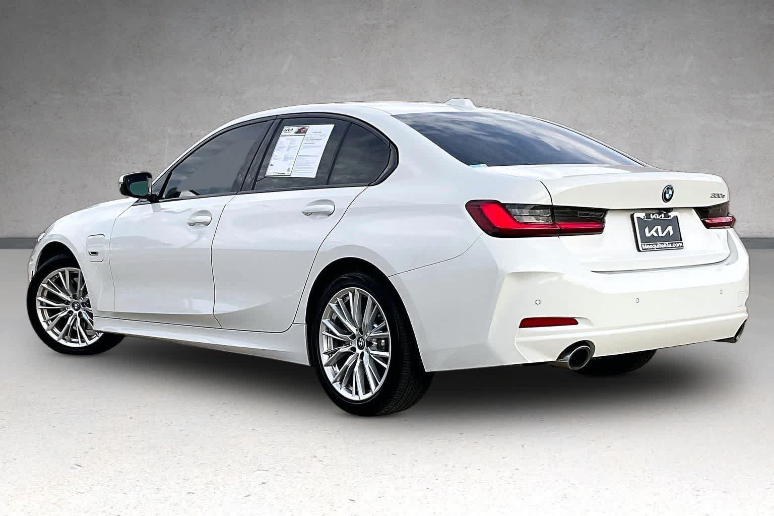 Used 2023 BMW 330e RWD image 4