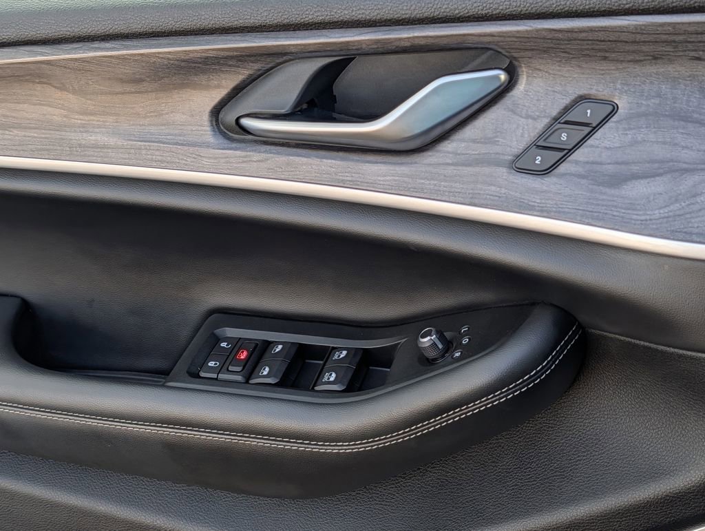 Used 2022 Jeep Grand Cherokee L Limited image 25