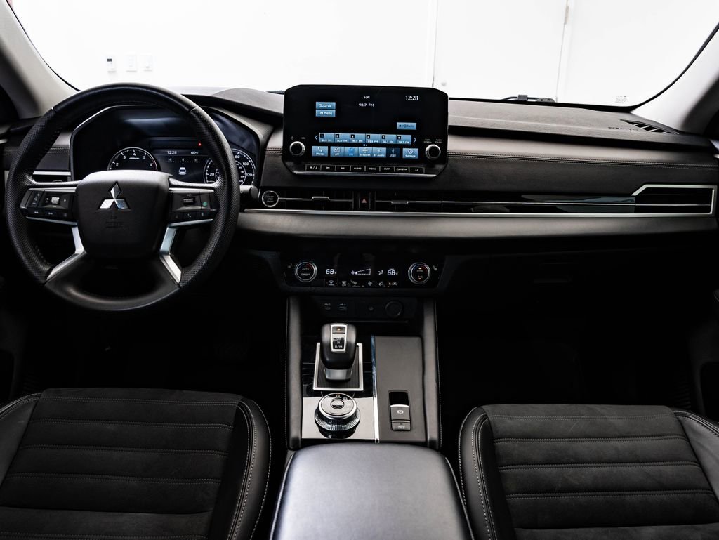 Used 2024 Mitsubishi Outlander SE image 33