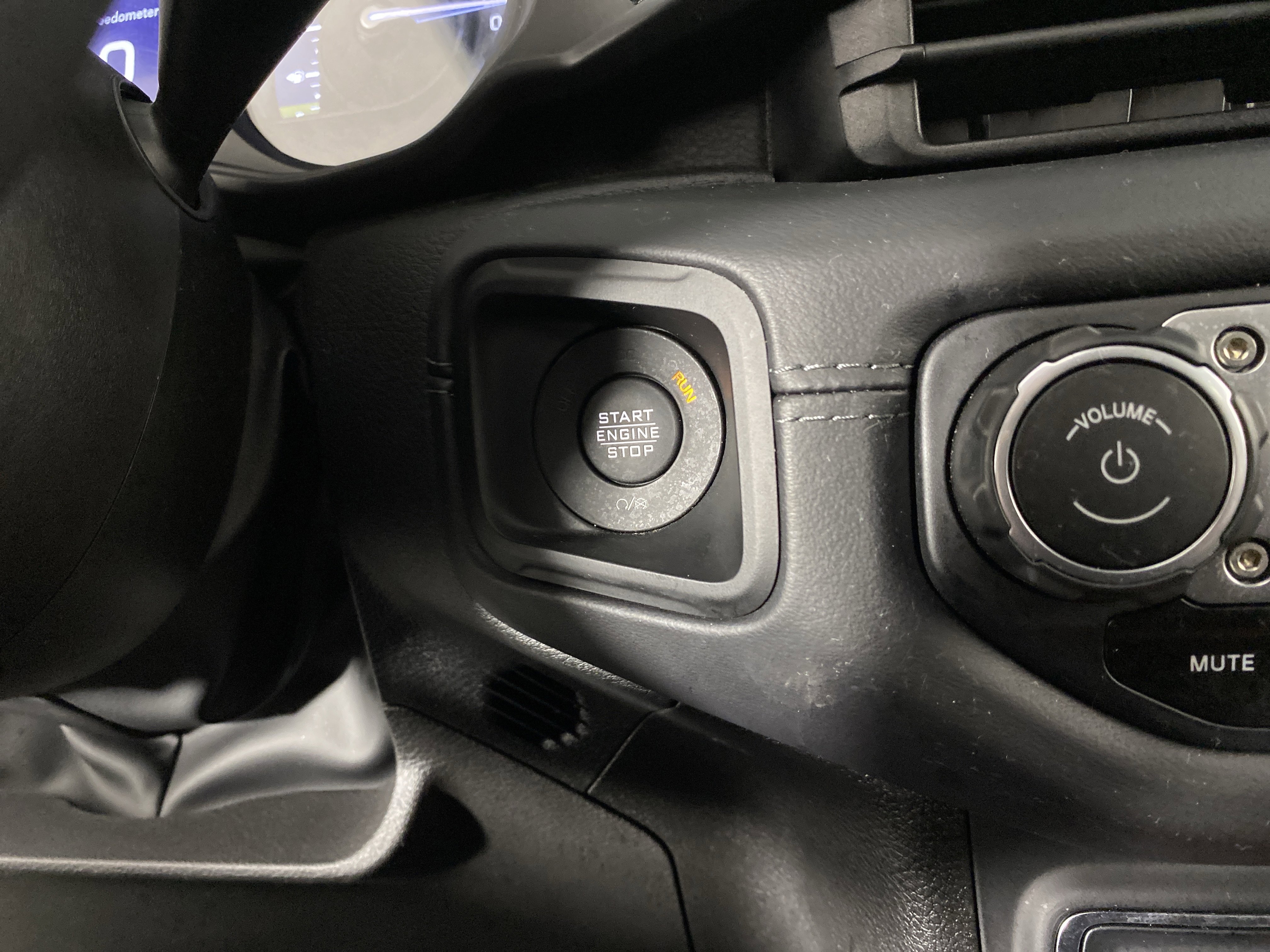 Used 2025 Jeep Wrangler Sahara w/ Safety Group image 25