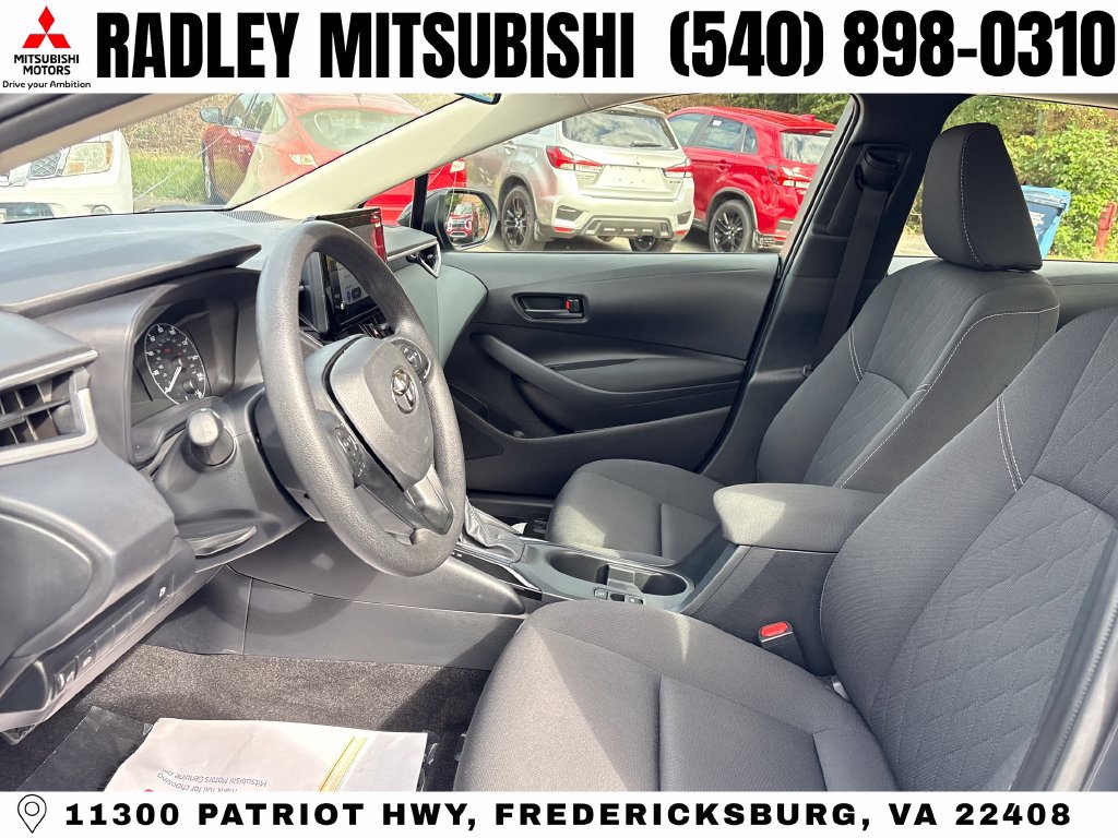 Used 2025 Toyota Corolla LE FWD image 3