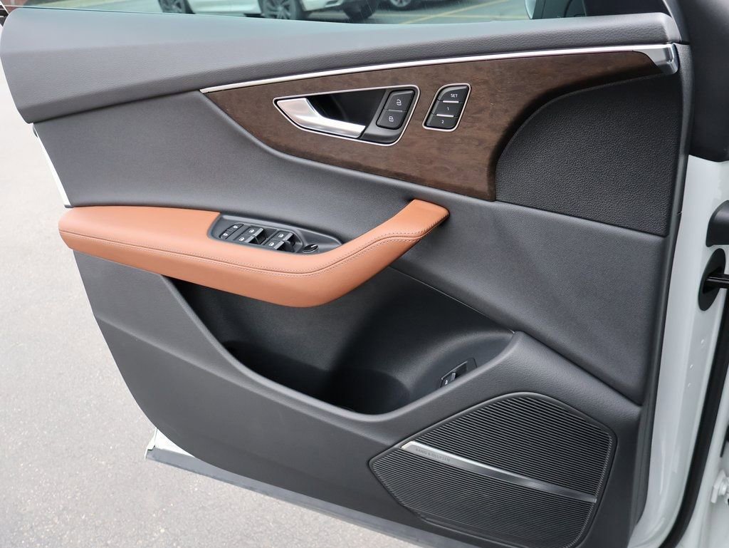 Used 2025 Audi Q8 Premium Plus image 39