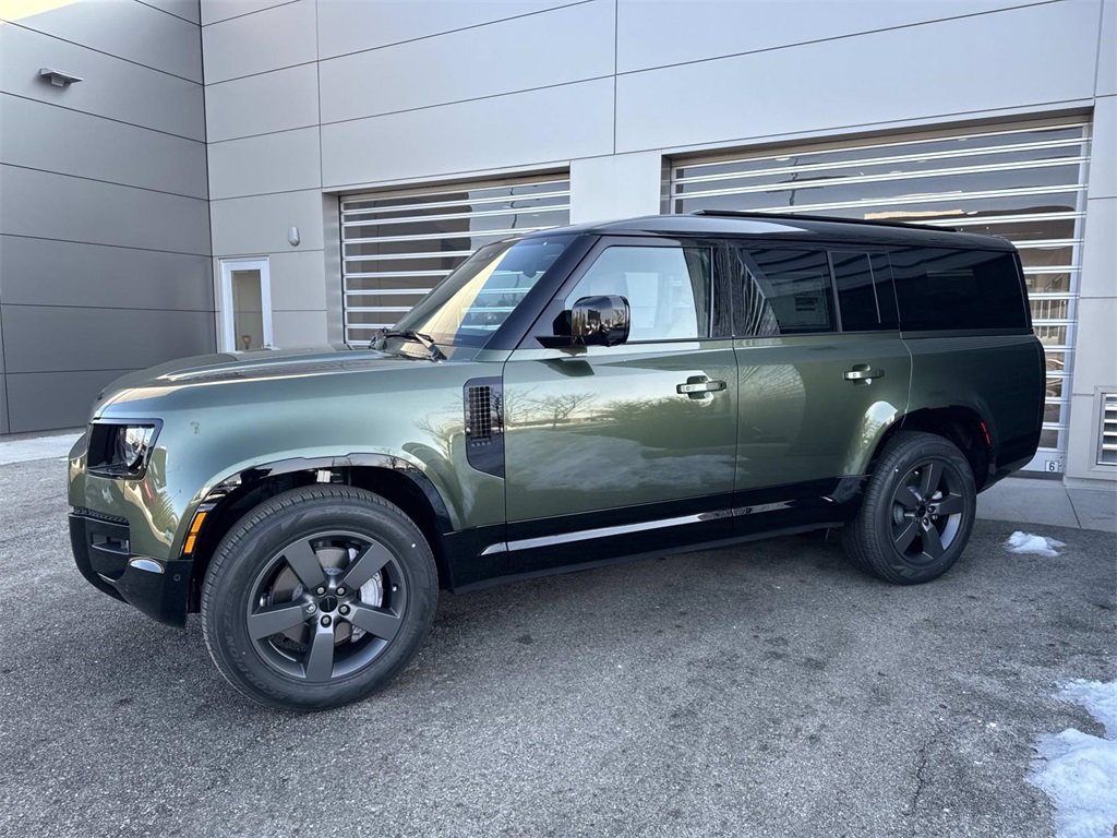 New 2026 Land Rover Defender 130 X-Dynamic SE image 3