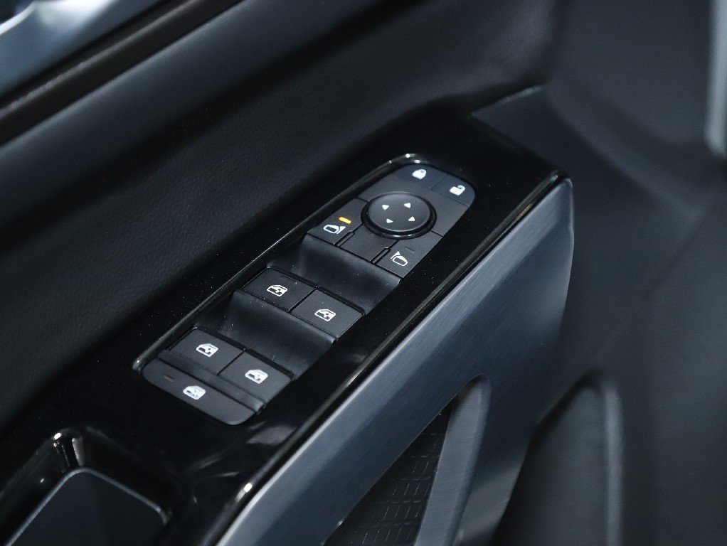 Certified 2025 Nissan Pathfinder SL image 17