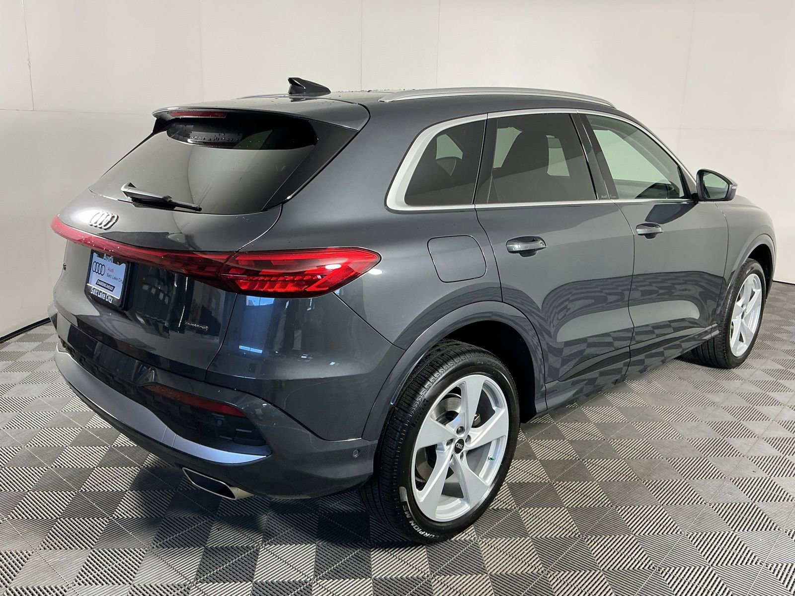 Used 2025 Audi Q5 Premium w/ Premium Plus AWD/4WD image 9