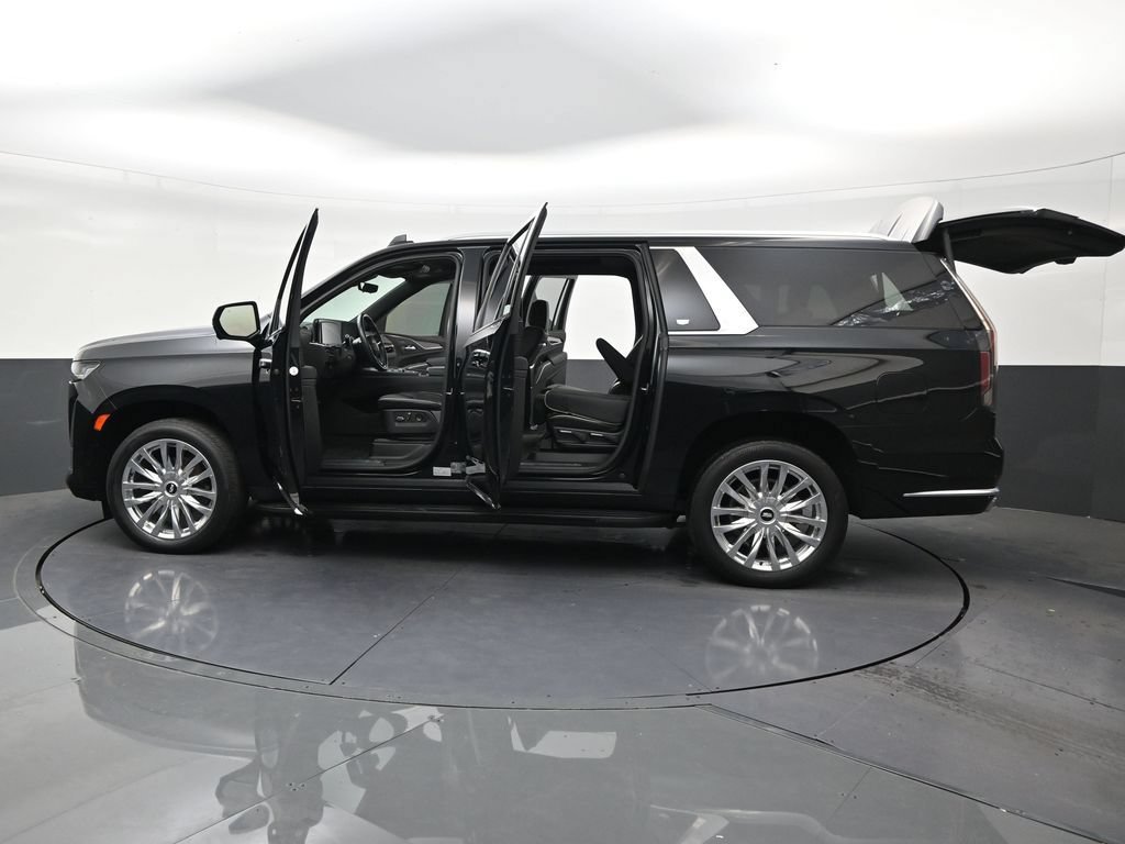 Used 2023 Cadillac Escalade ESV Premium Luxury AWD/4WD image 30