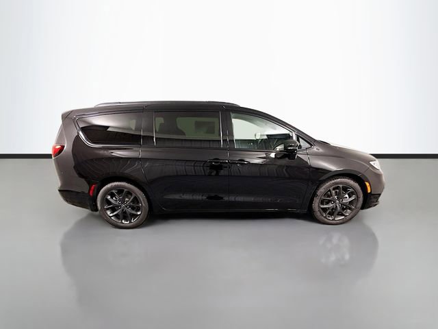 New 2026 Chrysler Pacifica Select w/ S Appearance Package image 8