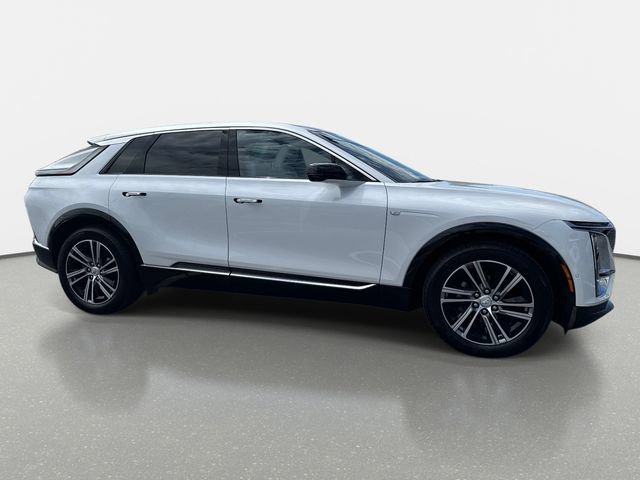 New 2025 Cadillac Lyriq Luxury w/ LPO, Floor Liner Package AWD/4WD image 7