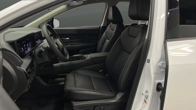 Used 2025 Nissan Murano SV AWD/4WD image 9