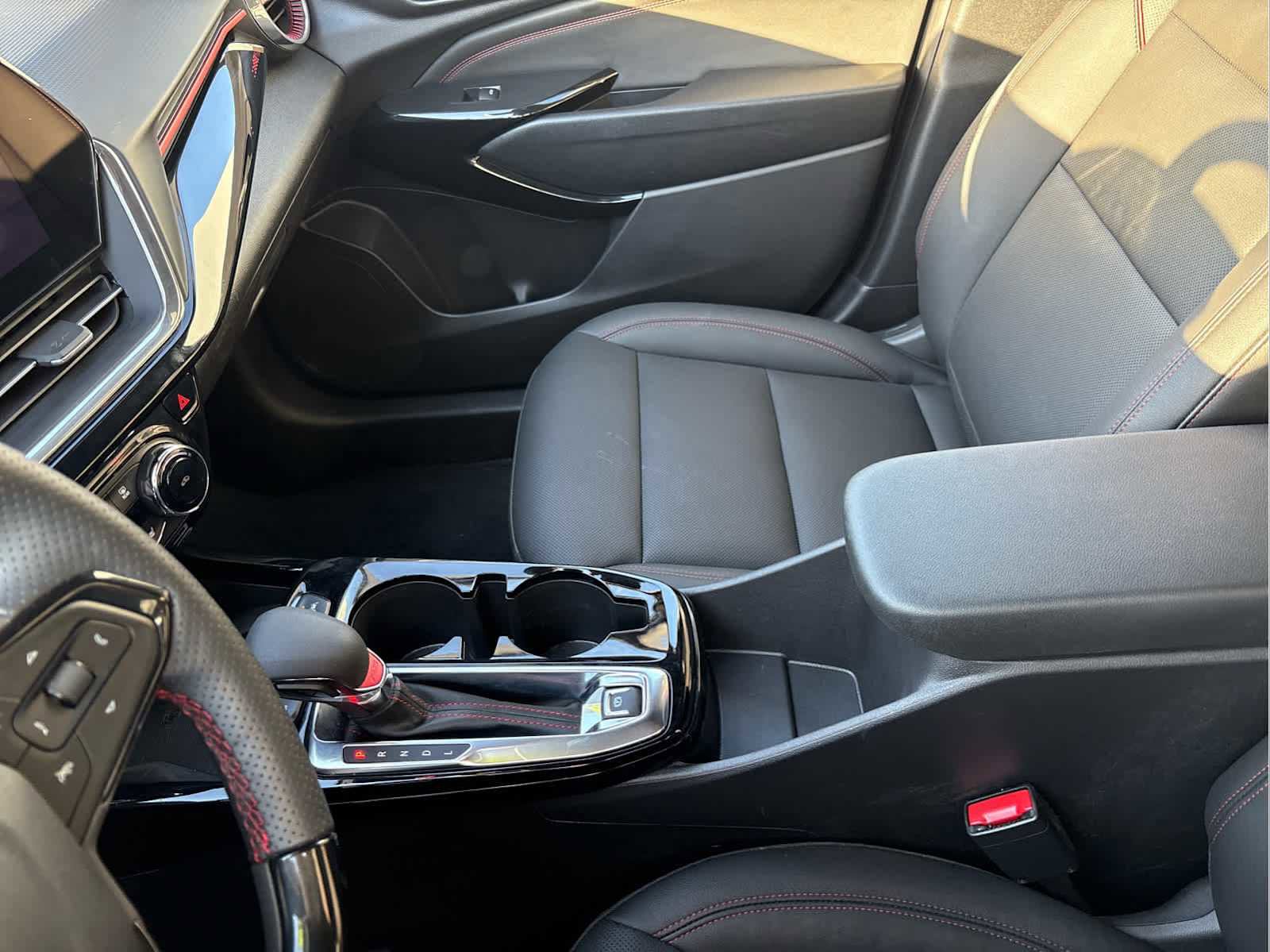 Used 2025 Chevrolet Trax RS w/ Sunroof Package image 22