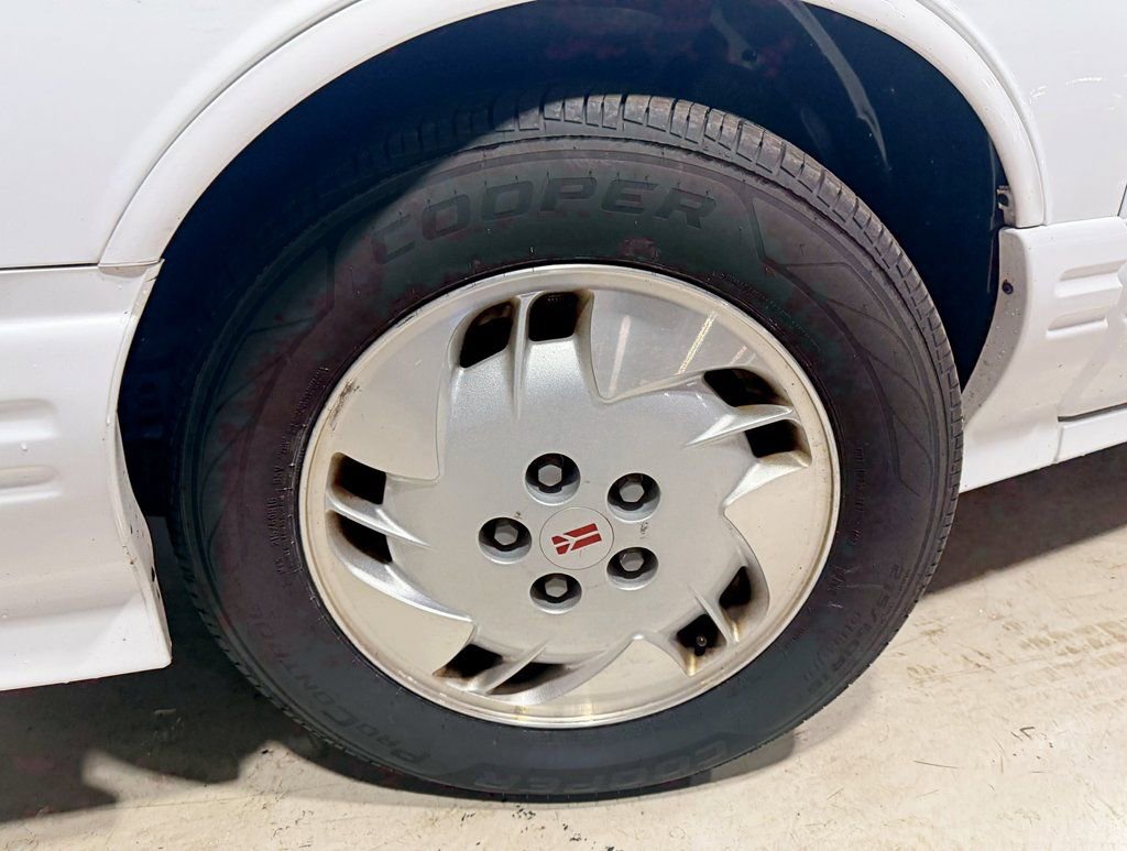 Used 1997 Oldsmobile Cutlass Supreme SL image 2