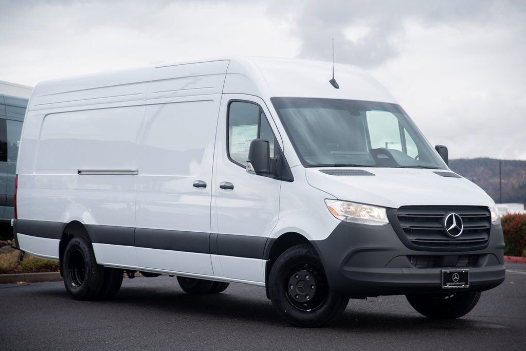 New 2025 Mercedes-Benz Sprinter 4500 image 3