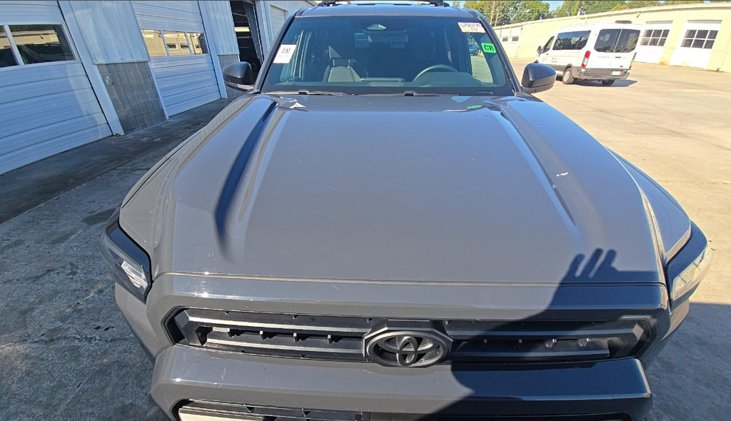 Used 2025 Toyota 4Runner SR5 AWD/4WD image 3