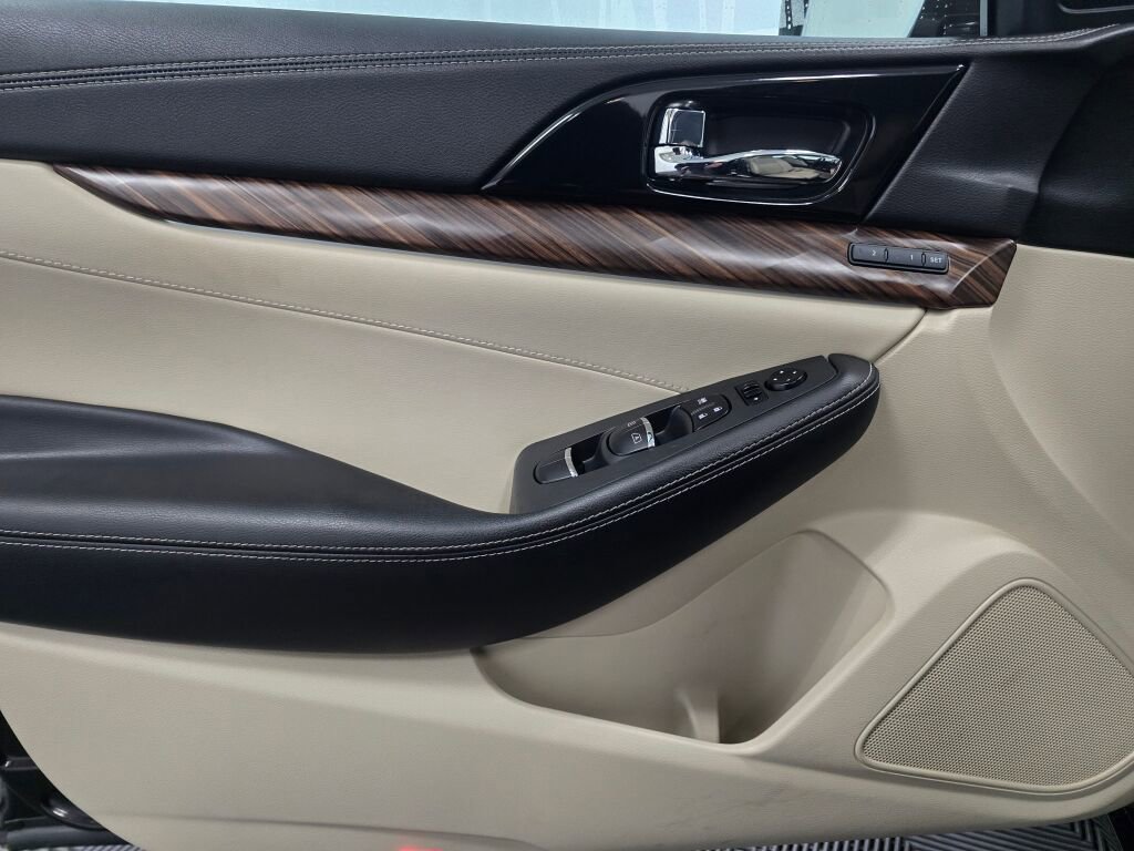 Used 2016 Nissan Maxima Platinum image 31