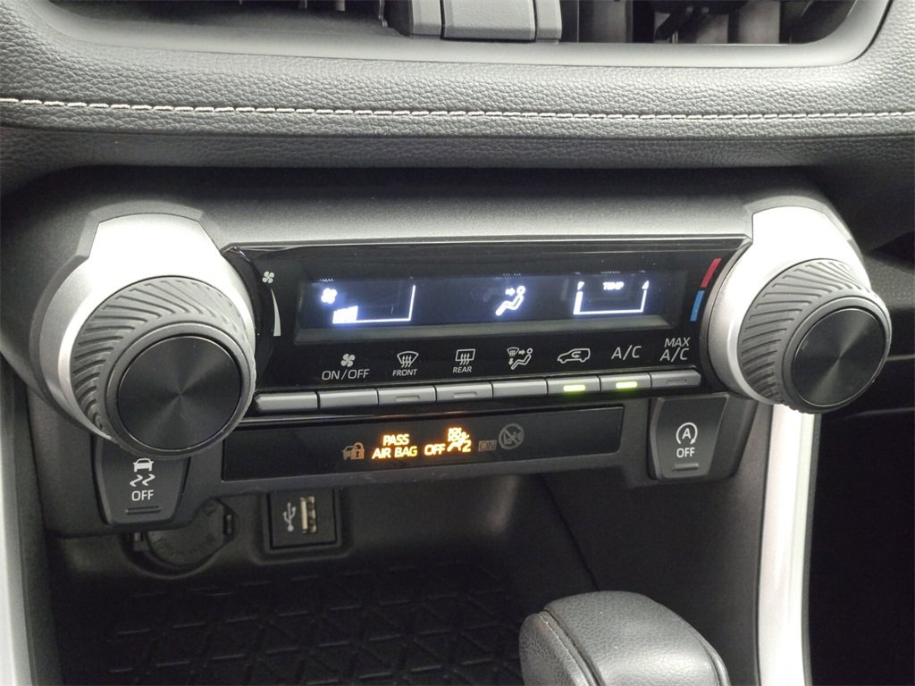 Used 2024 Toyota RAV4 LE image 31