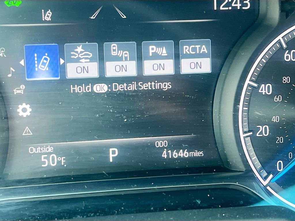 Used 2022 Toyota Venza XLE image 14