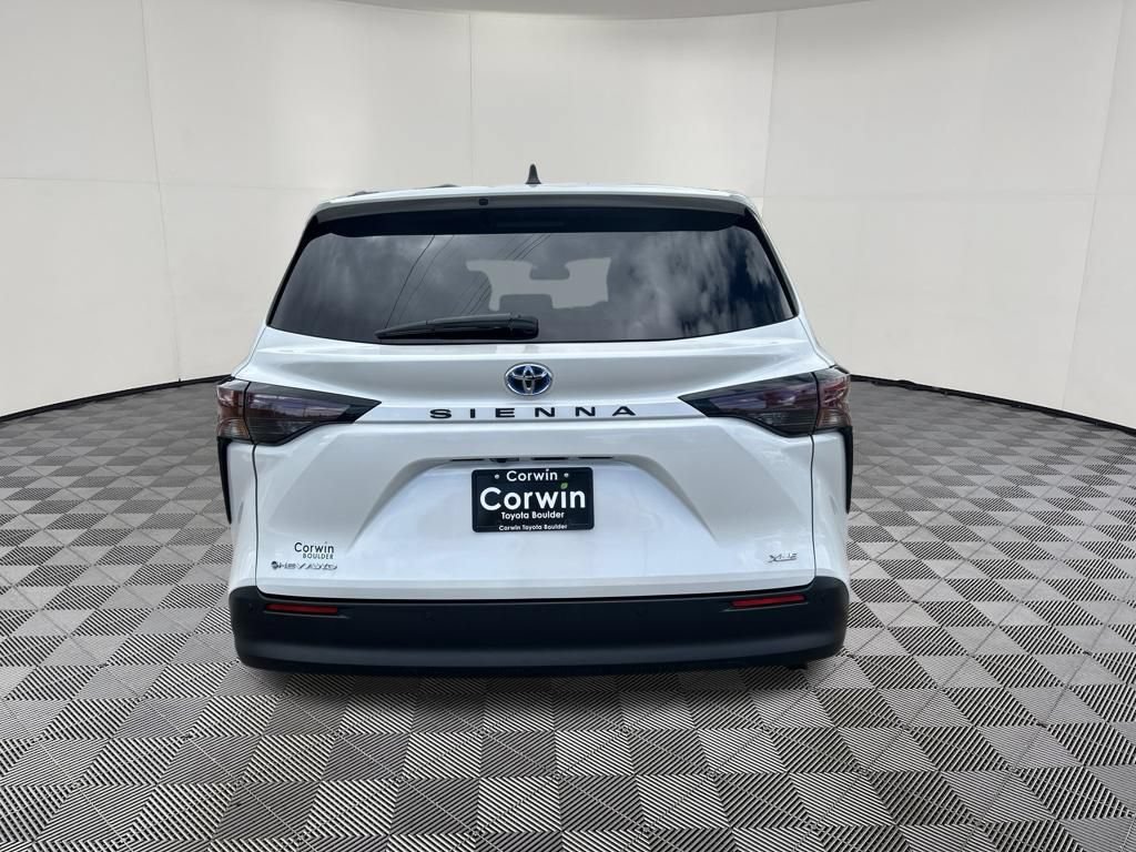 Used 2025 Toyota Sienna XLE AWD/4WD image 7