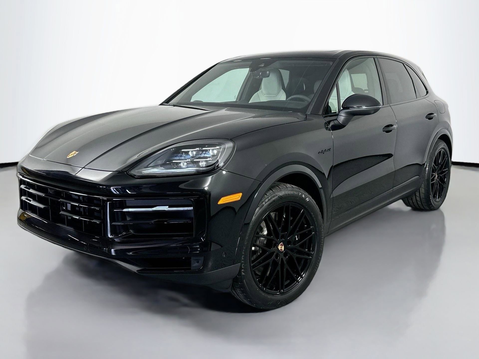 Certified 2025 Porsche Cayenne E-Hybrid image 1