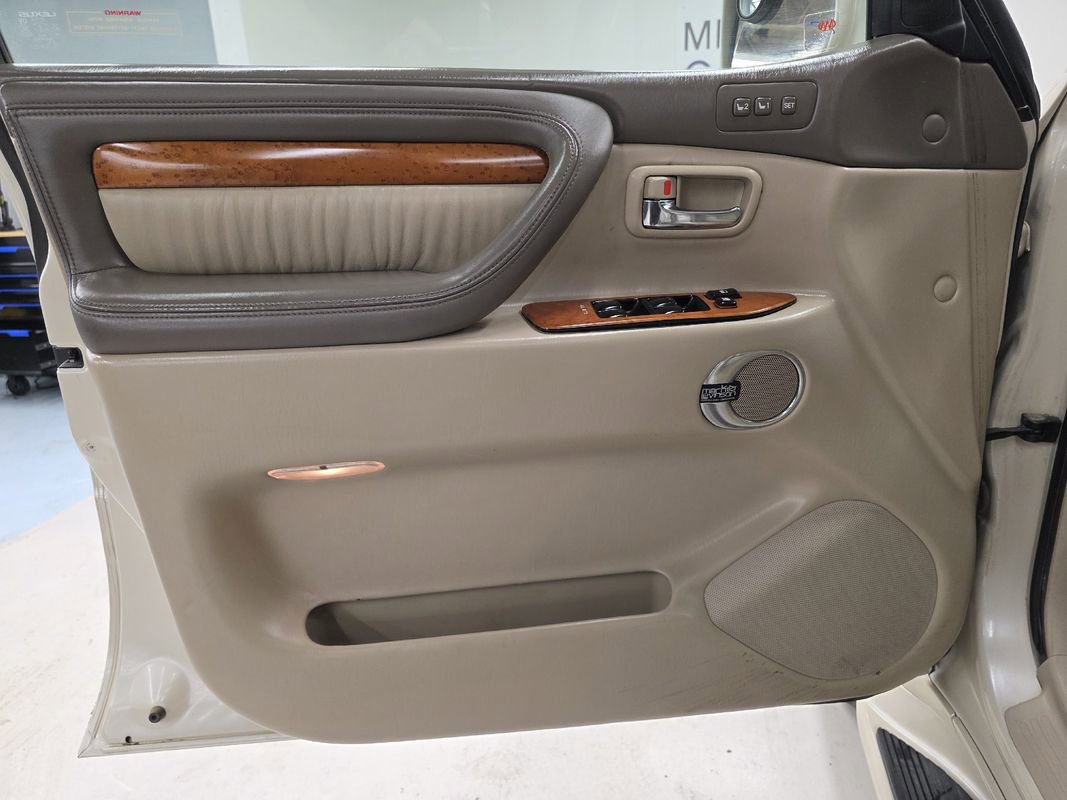 Used 2004 Lexus LX 470 4WD image 18