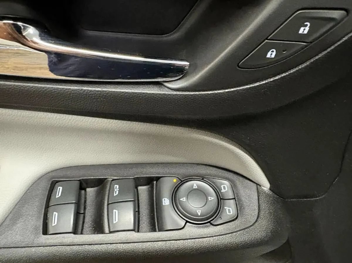 Used 2019 Chevrolet Equinox LT AWD/4WD image 31