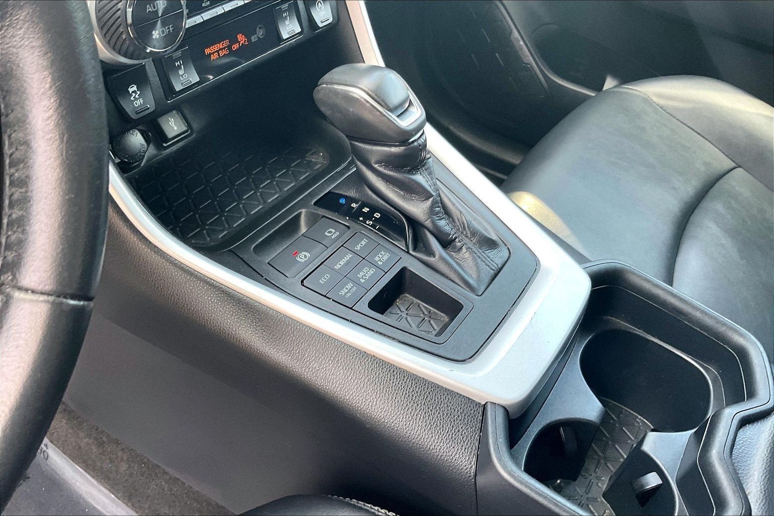 Used 2020 Toyota RAV4 XLE Premium AWD/4WD image 16