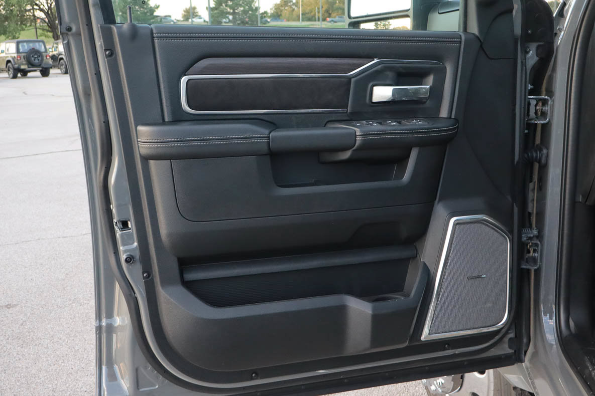 New 2027 RAM 5500 4x4 Crew Cab w/ Laramie Trim Package image 9