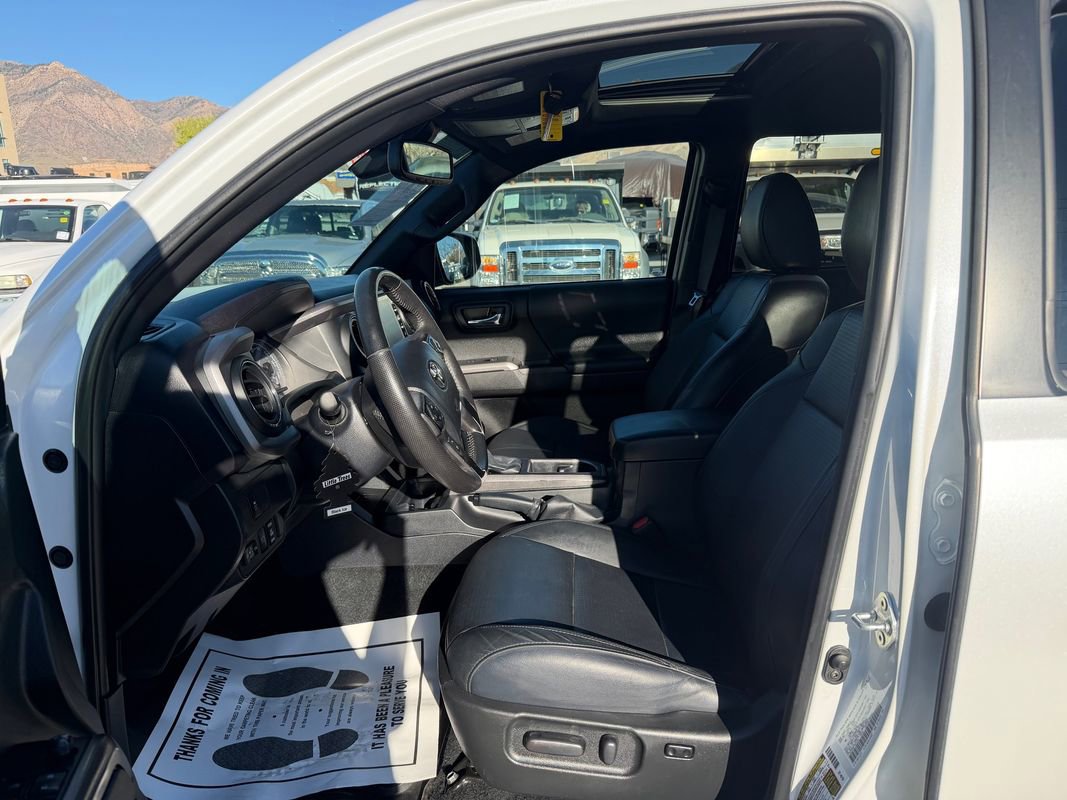 Used 2023 Toyota Tacoma TRD Sport w/ TRD Premium Sport Package AWD/4WD image 14