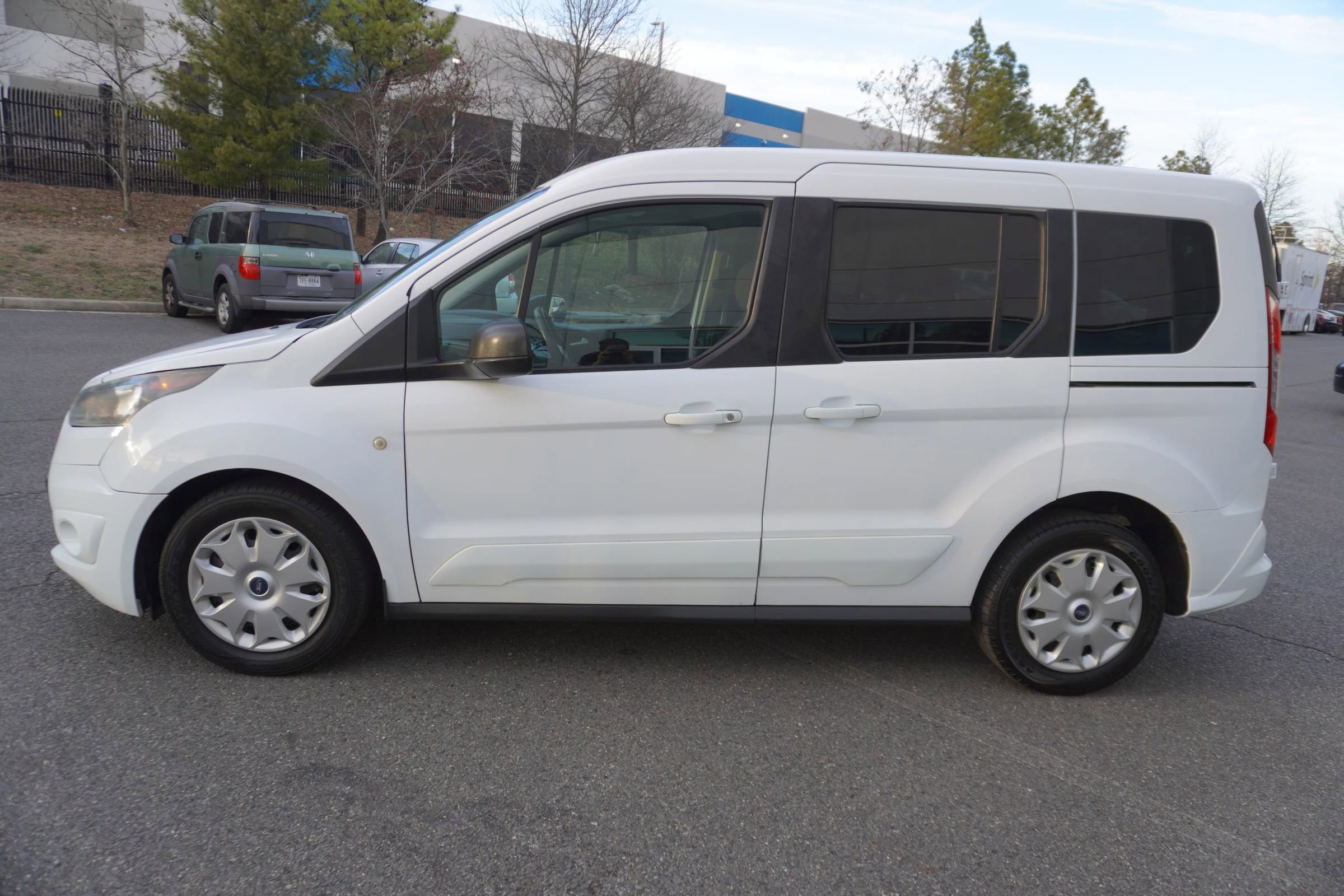 Used 2014 Ford Transit Connect XLT image 4
