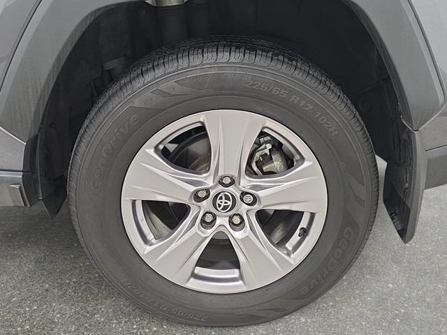 Certified 2022 Toyota RAV4 XLE w/ Convenience Package AWD/4WD image 27