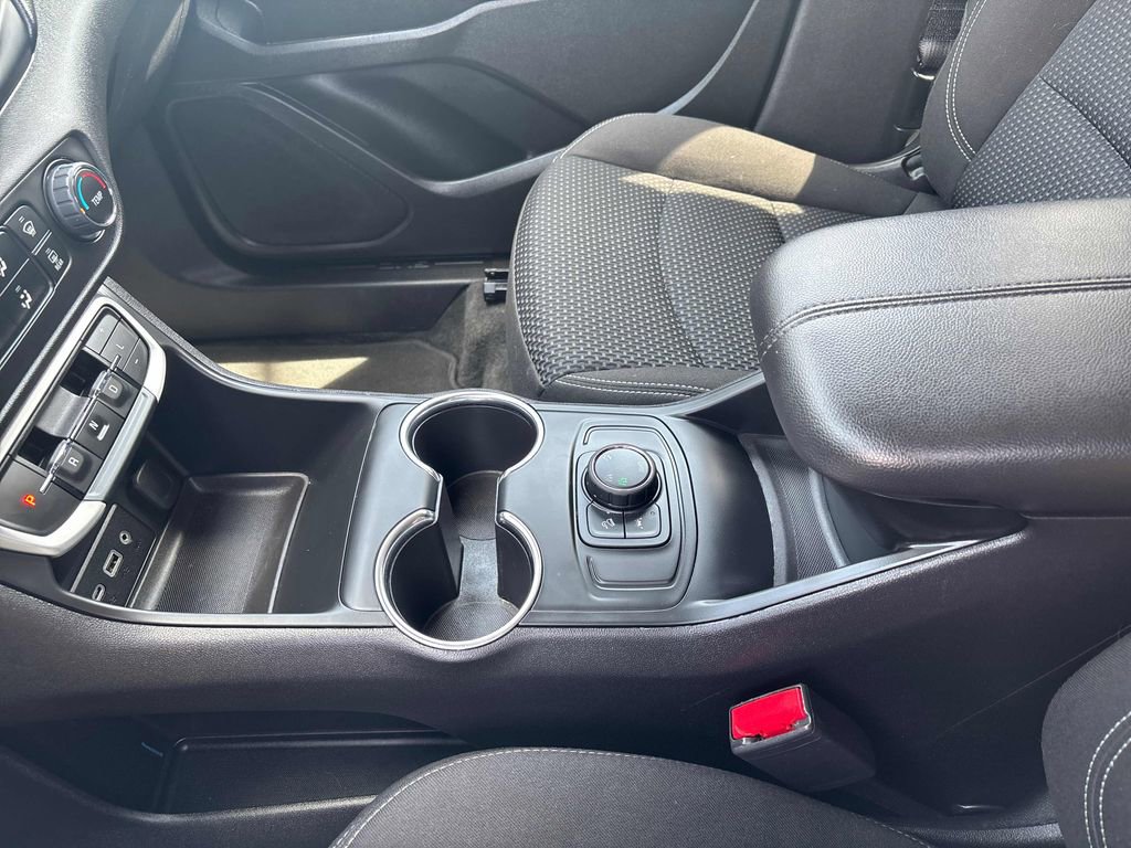 Used 2024 GMC Terrain SLE AWD/4WD image 17