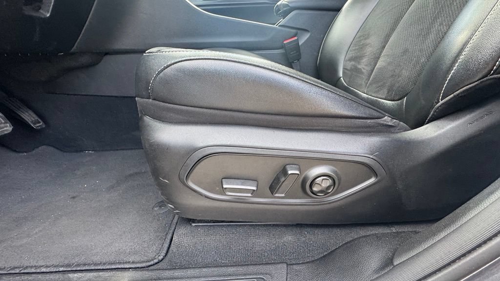 Used 2023 Jeep Grand Cherokee Altitude AWD/4WD image 22