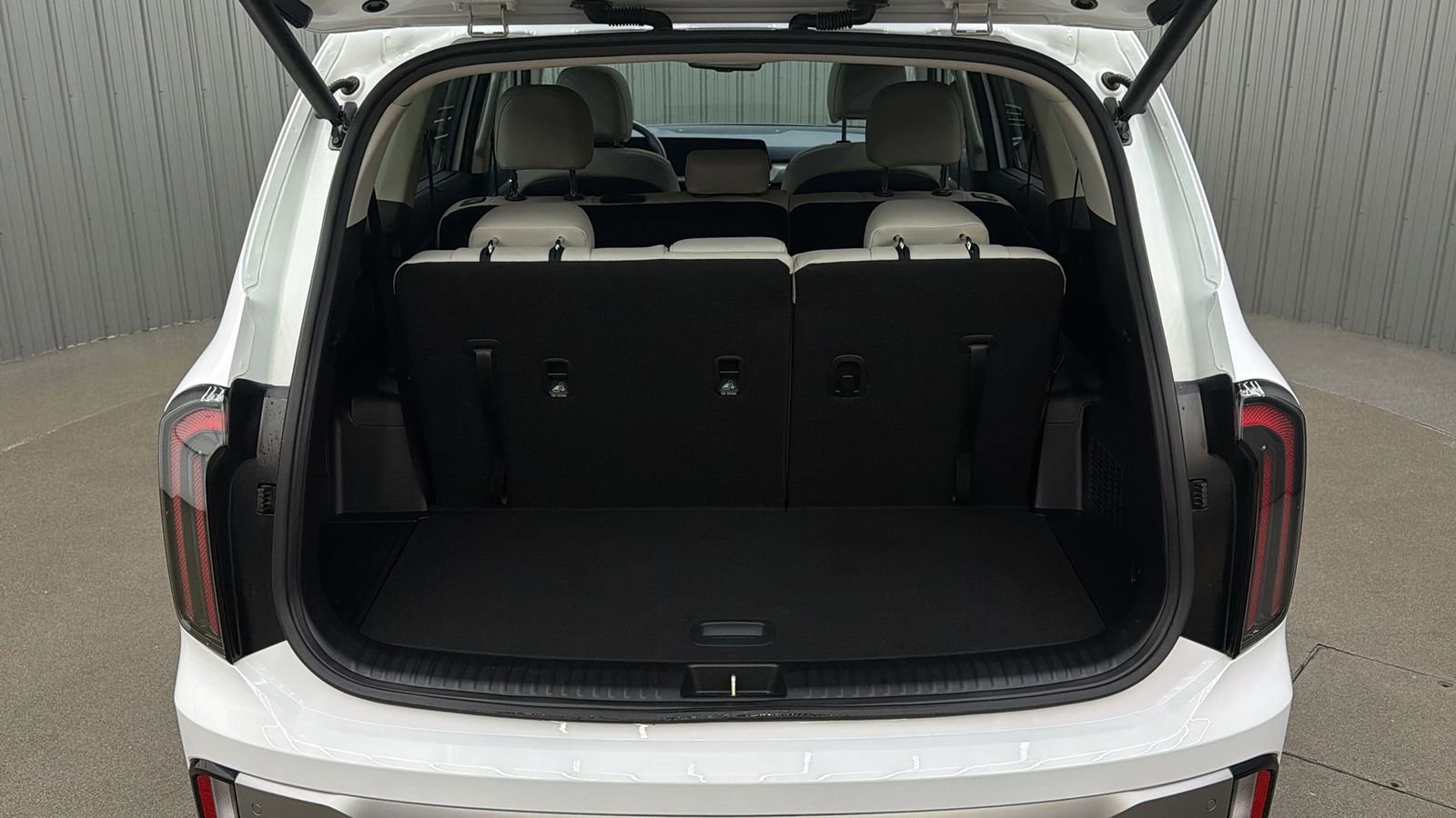 Used 2025 Kia Telluride EX FWD image 13
