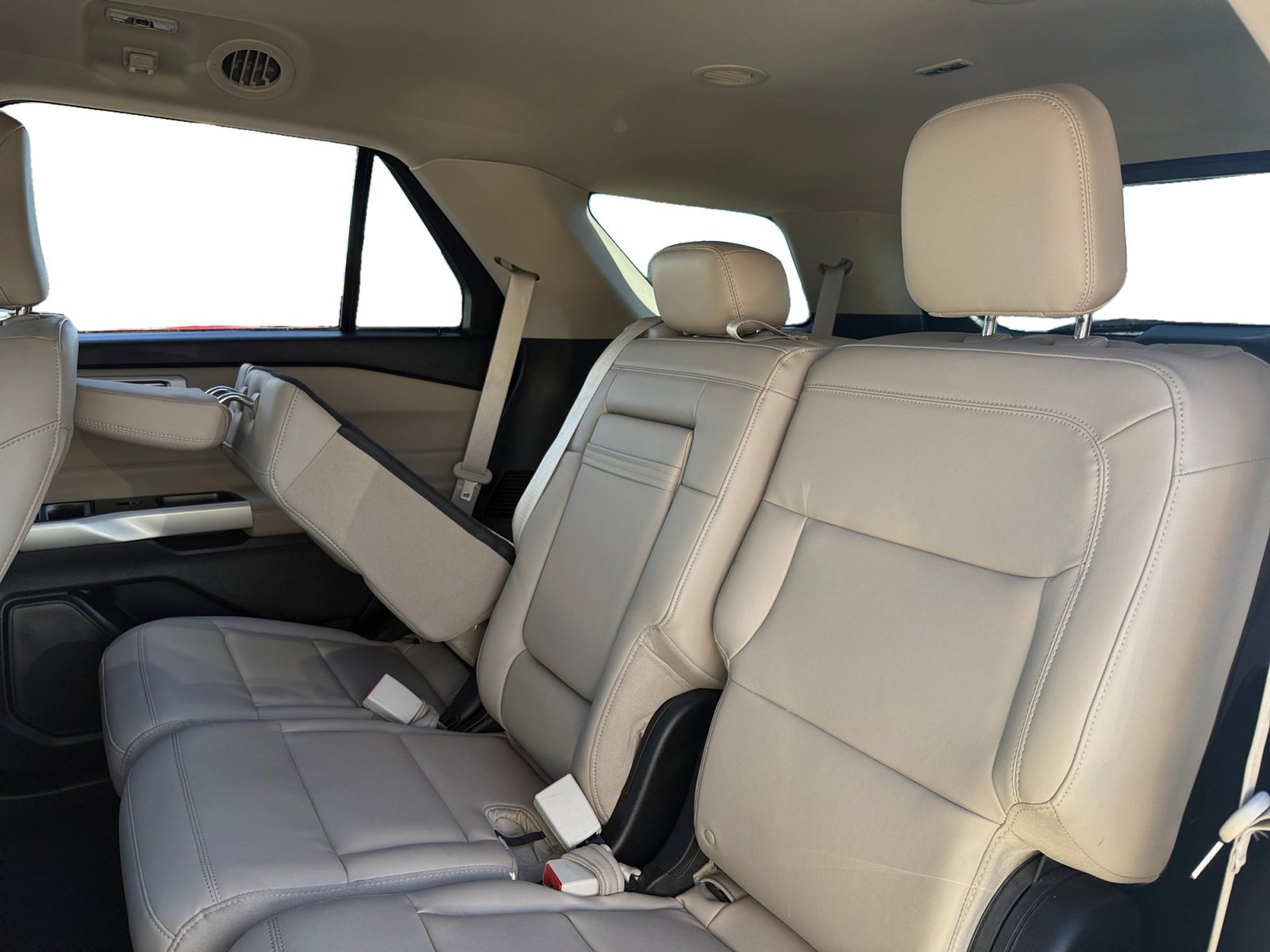 Used 2023 Ford Explorer XLT w/ Equipment Group 202A image 13