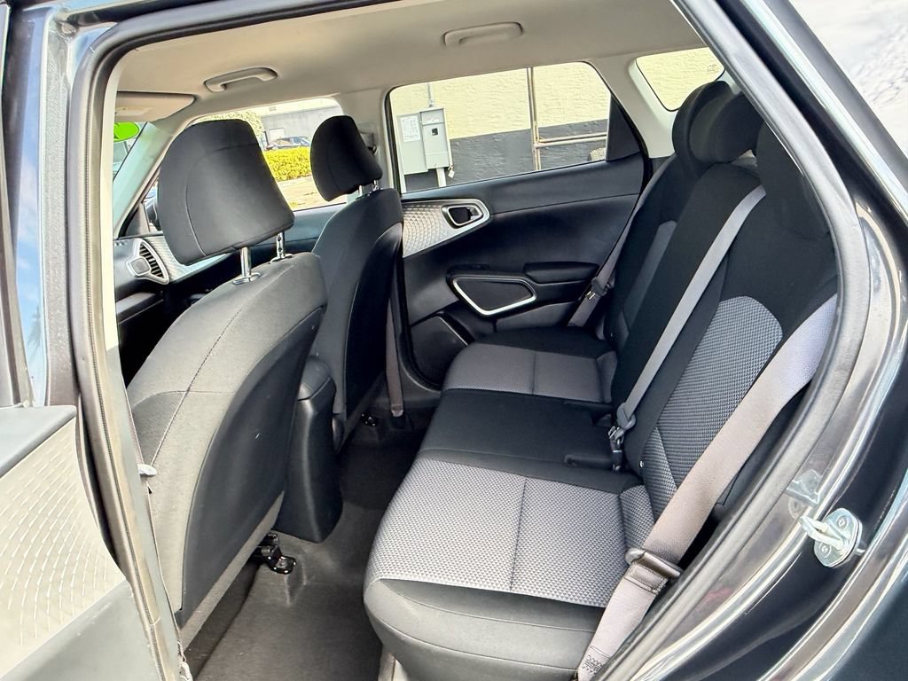 Used 2022 Kia Soul LX w/ Technology Package FWD image 12