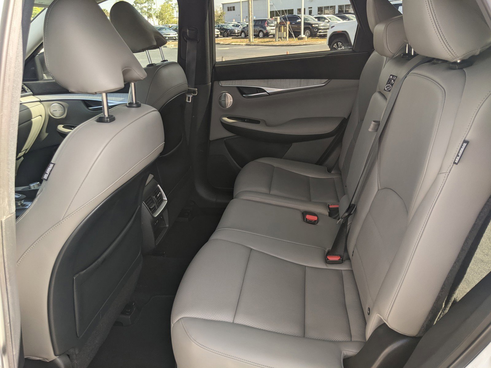 Used 2023 INFINITI QX50 Sensory image 12