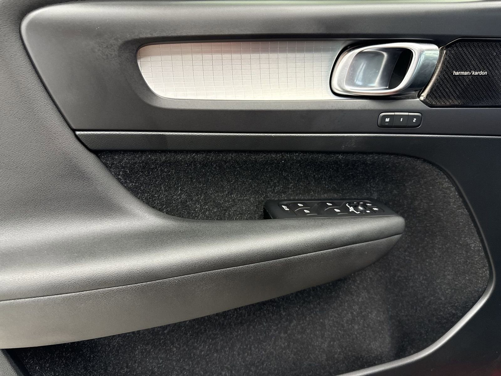 Used 2019 Volvo XC40 T5 Momentum image 26