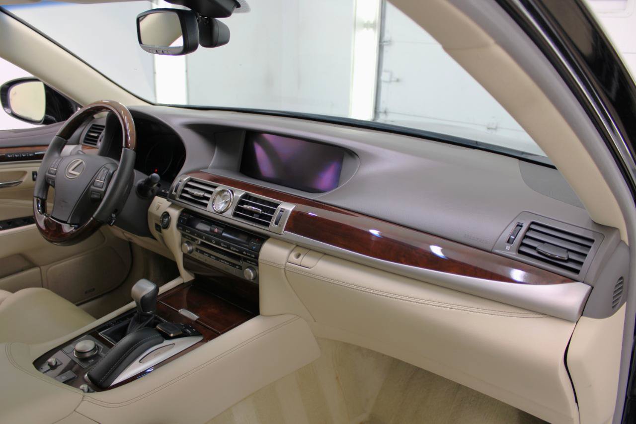 Used 2017 Lexus LS 460 w/ Comfort Package RWD image 46