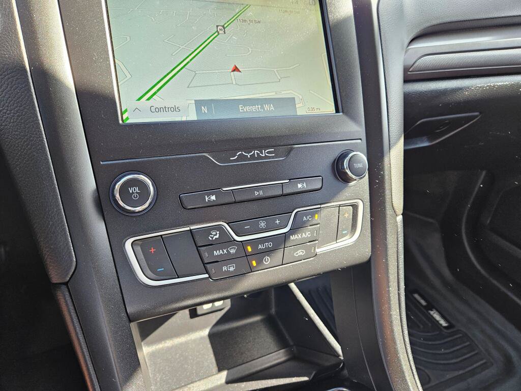 Used 2019 Ford Fusion SE w/ Equipment Group 151A FWD image 23