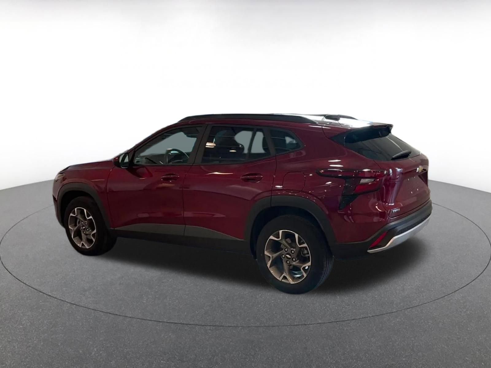 Used 2025 Chevrolet Trax LT FWD image 10