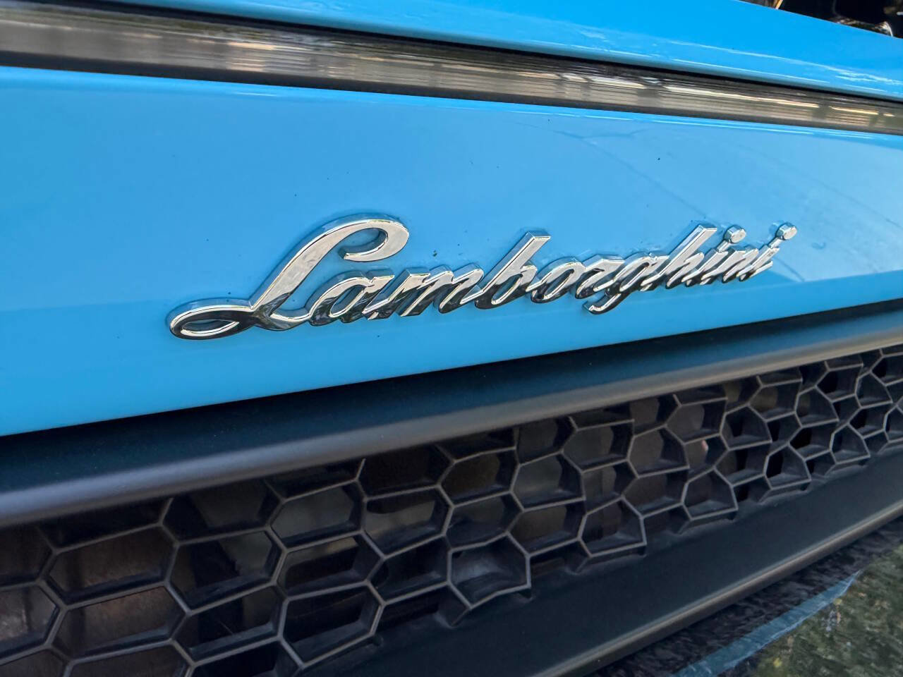 Used 2018 Lamborghini Huracan Performante AWD/4WD image 13