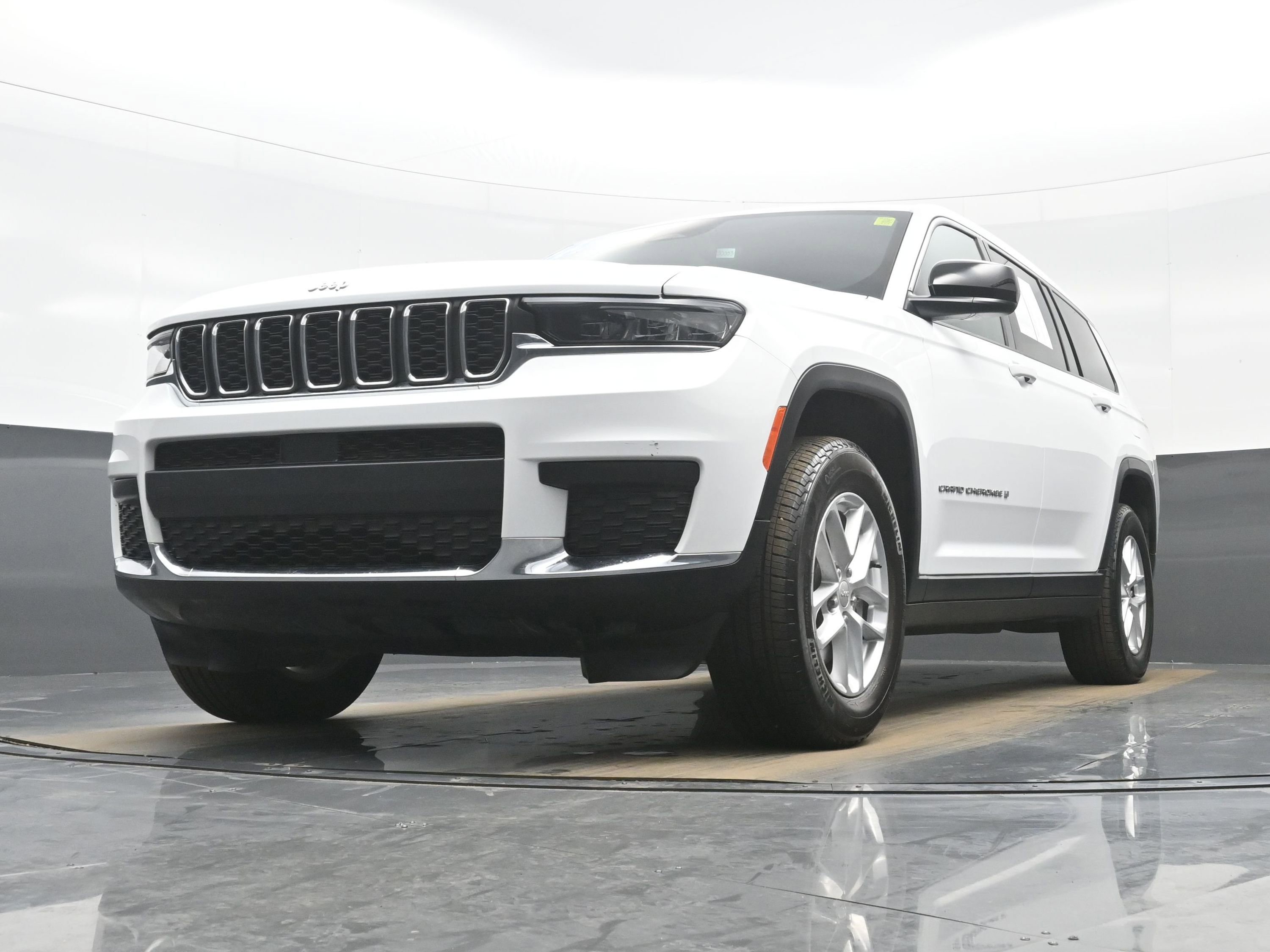 Used 2025 Jeep Grand Cherokee L Laredo w/ Trailer Tow Package image 28