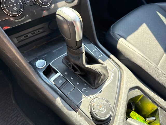 Used 2020 Volkswagen Tiguan SE image 33