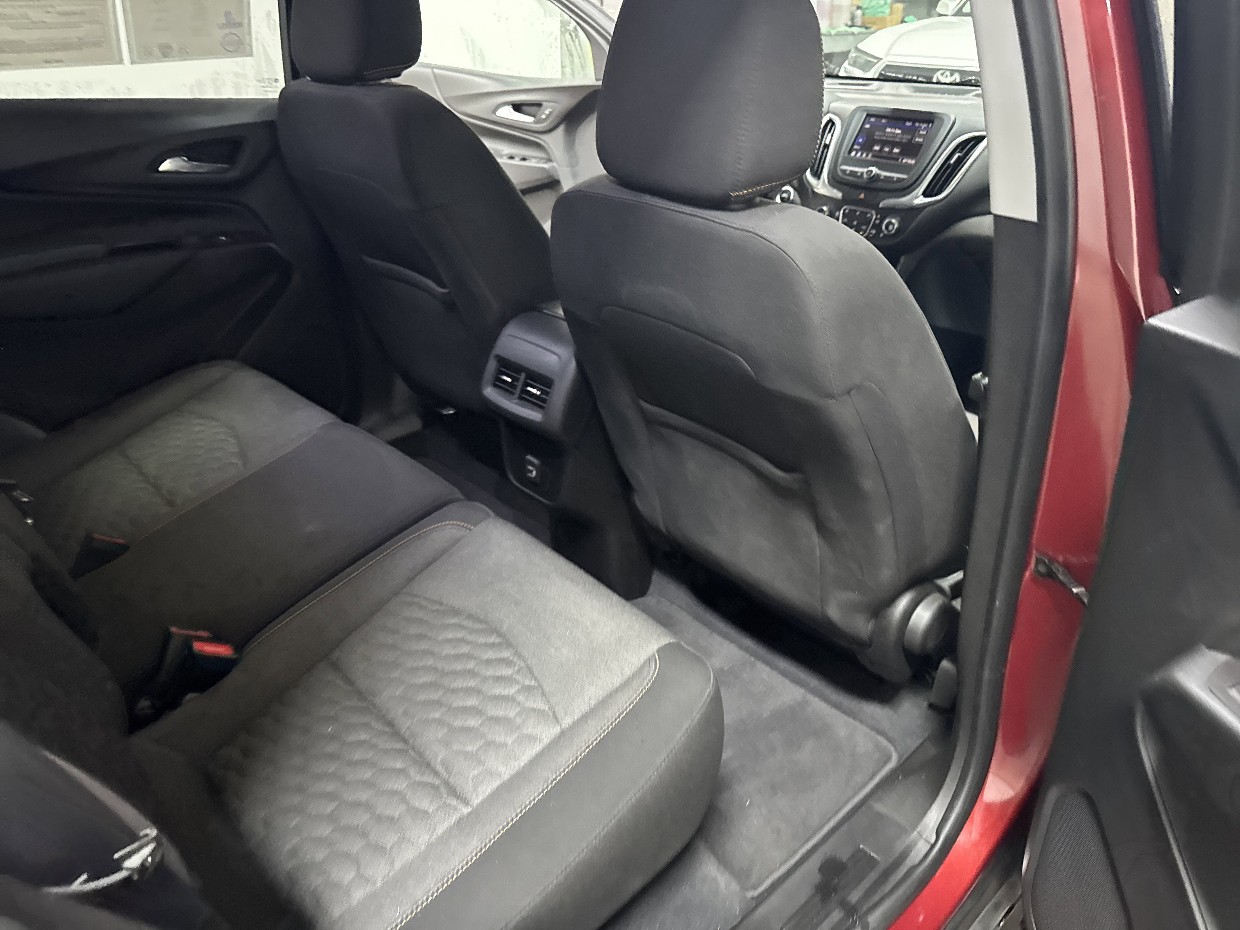 Used 2021 Chevrolet Equinox LT image 32