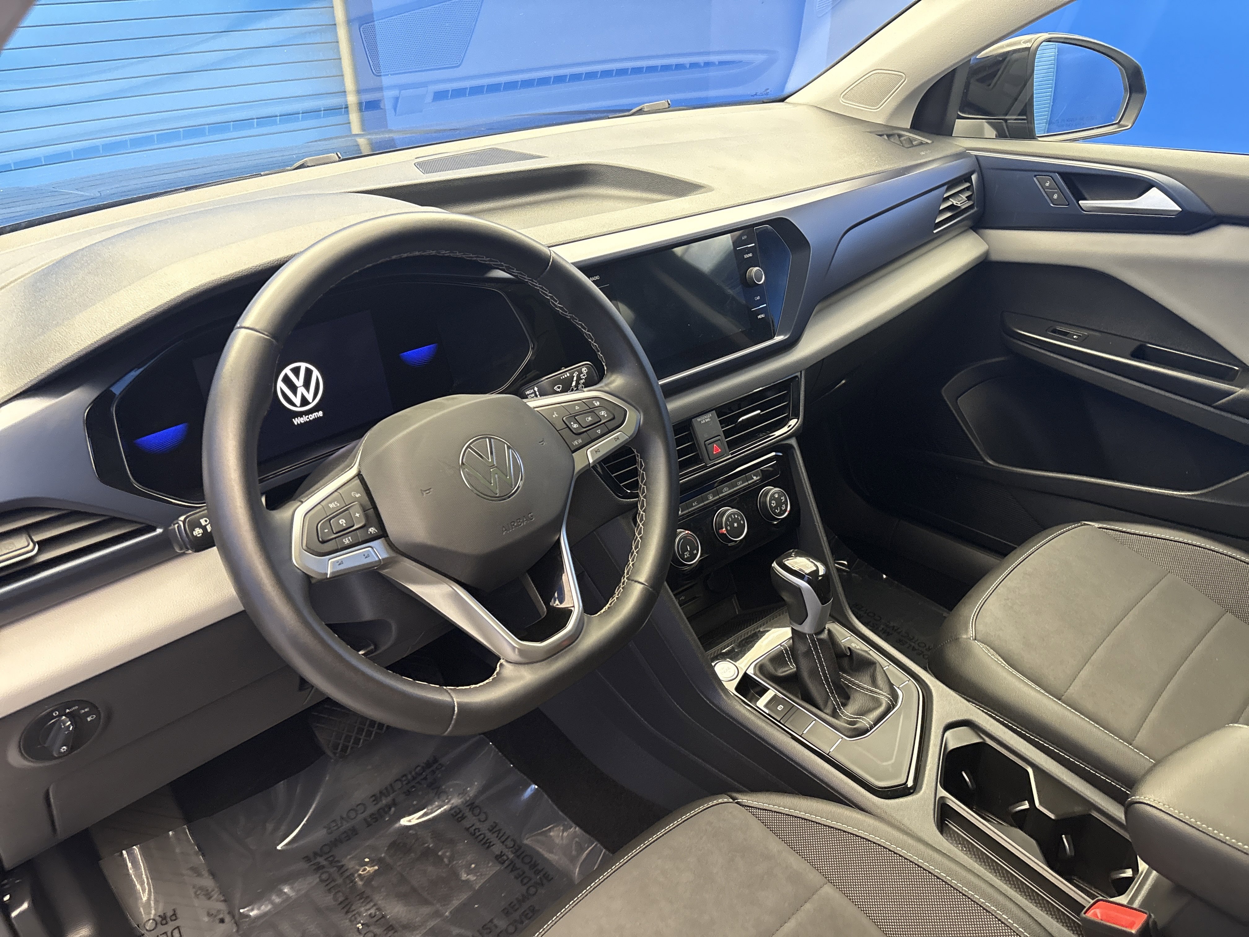Certified 2023 Volkswagen Taos SE w/ Panoramic Sunroof Package FWD image 11