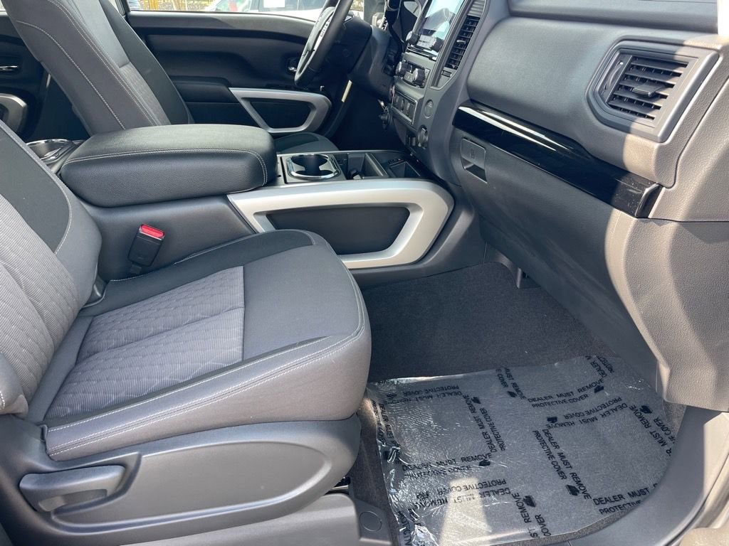 Used 2024 Nissan Titan SV w/ SV Convenience Package image 25