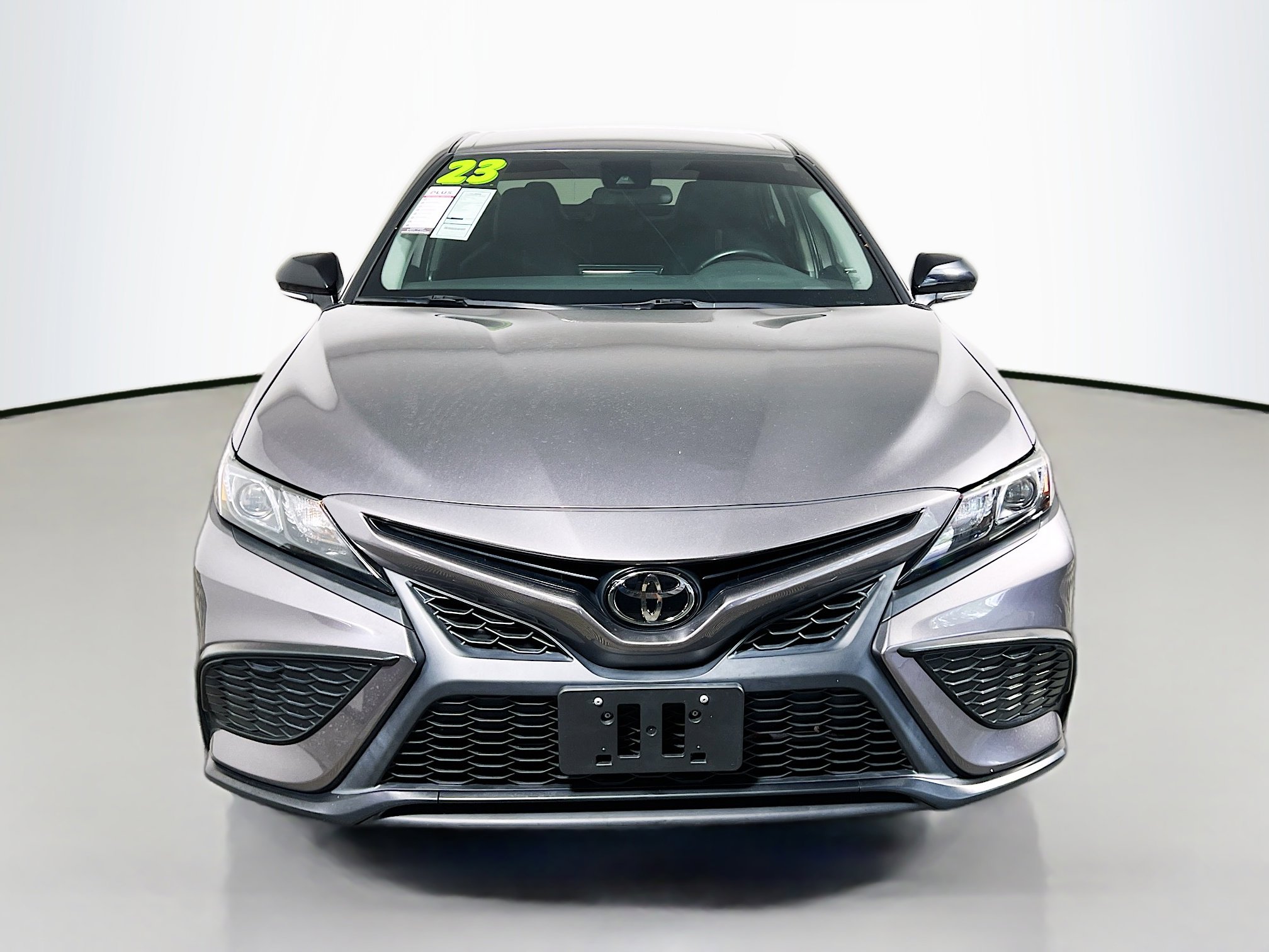 Used 2023 Toyota Camry SE image 11