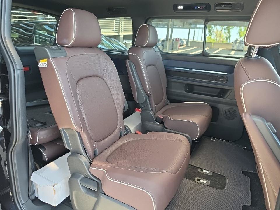 Used 2025 Volkswagen ID. Buzz Pro S Plus AWD/4WD image 18